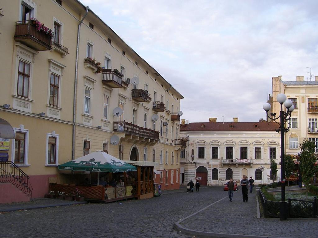 Apart Club Tolstogo Черновцы Экстерьер фото
