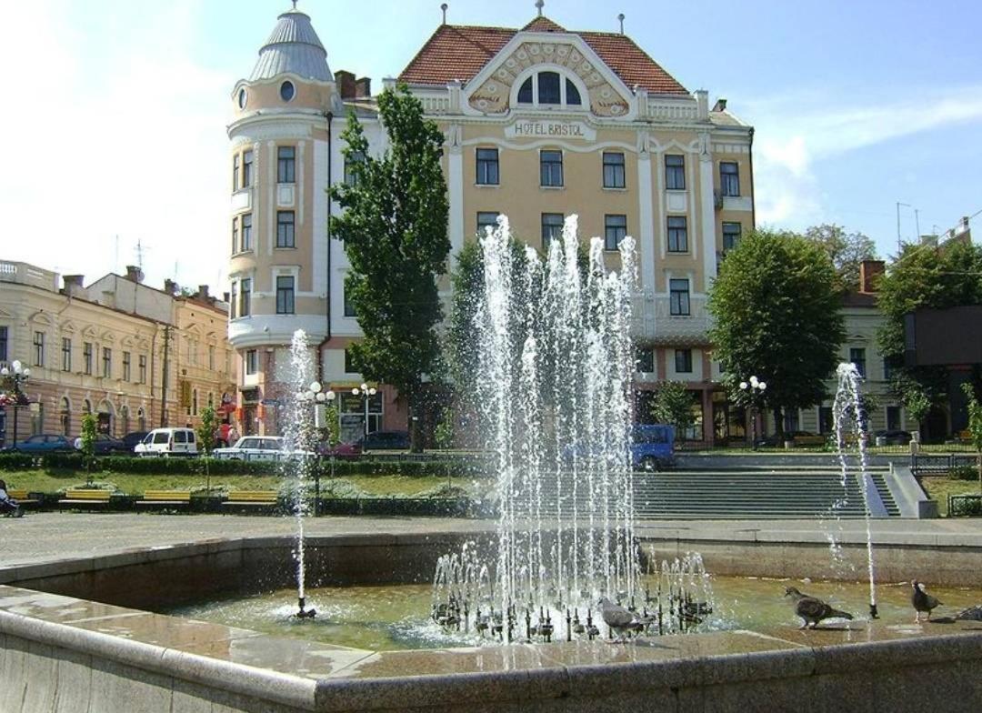 Apart Club Tolstogo Черновцы Экстерьер фото